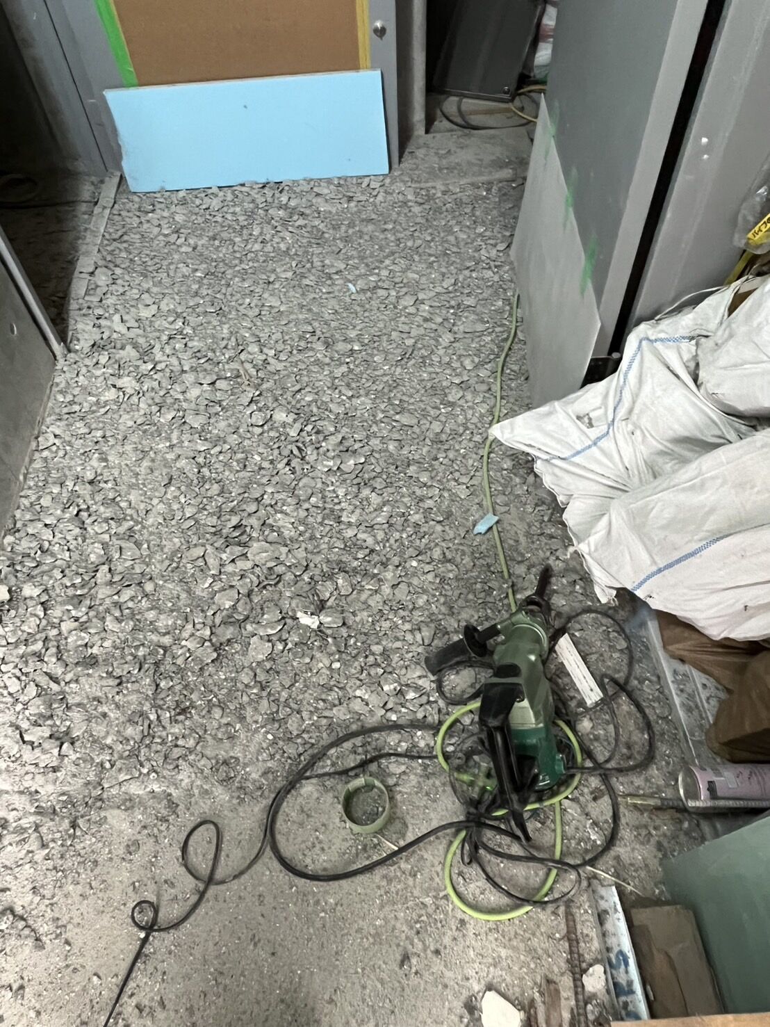 東京都日本橋現場にてハツリを行いました