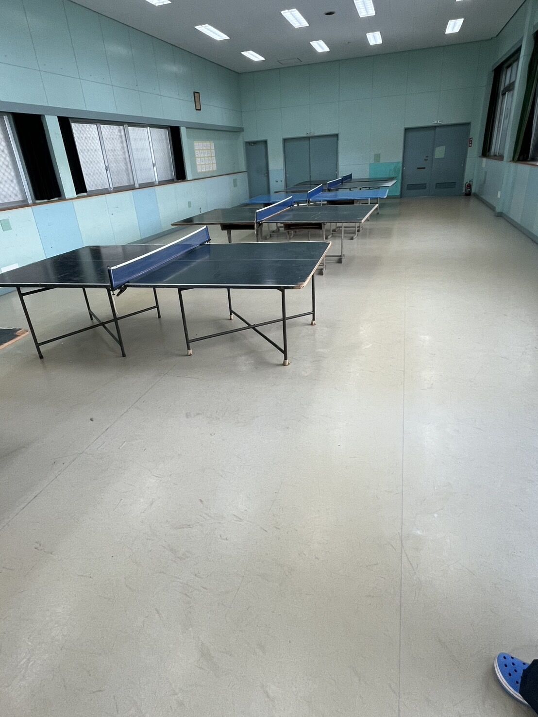 千葉県野田市中学校の体育館の床養生2日目