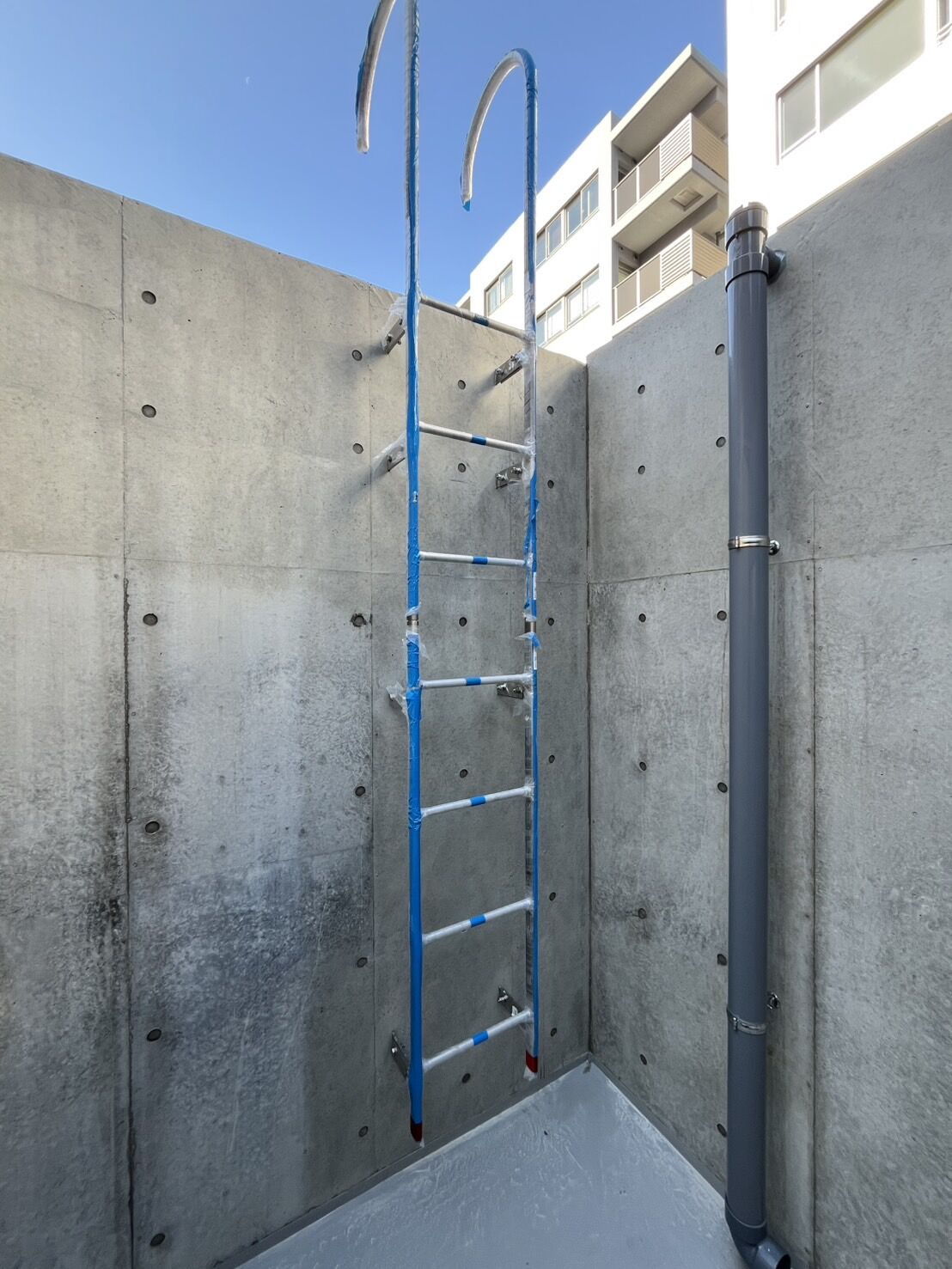引き続き日本橋マンションでハウスクリーニングや足場ばらしなど行いました