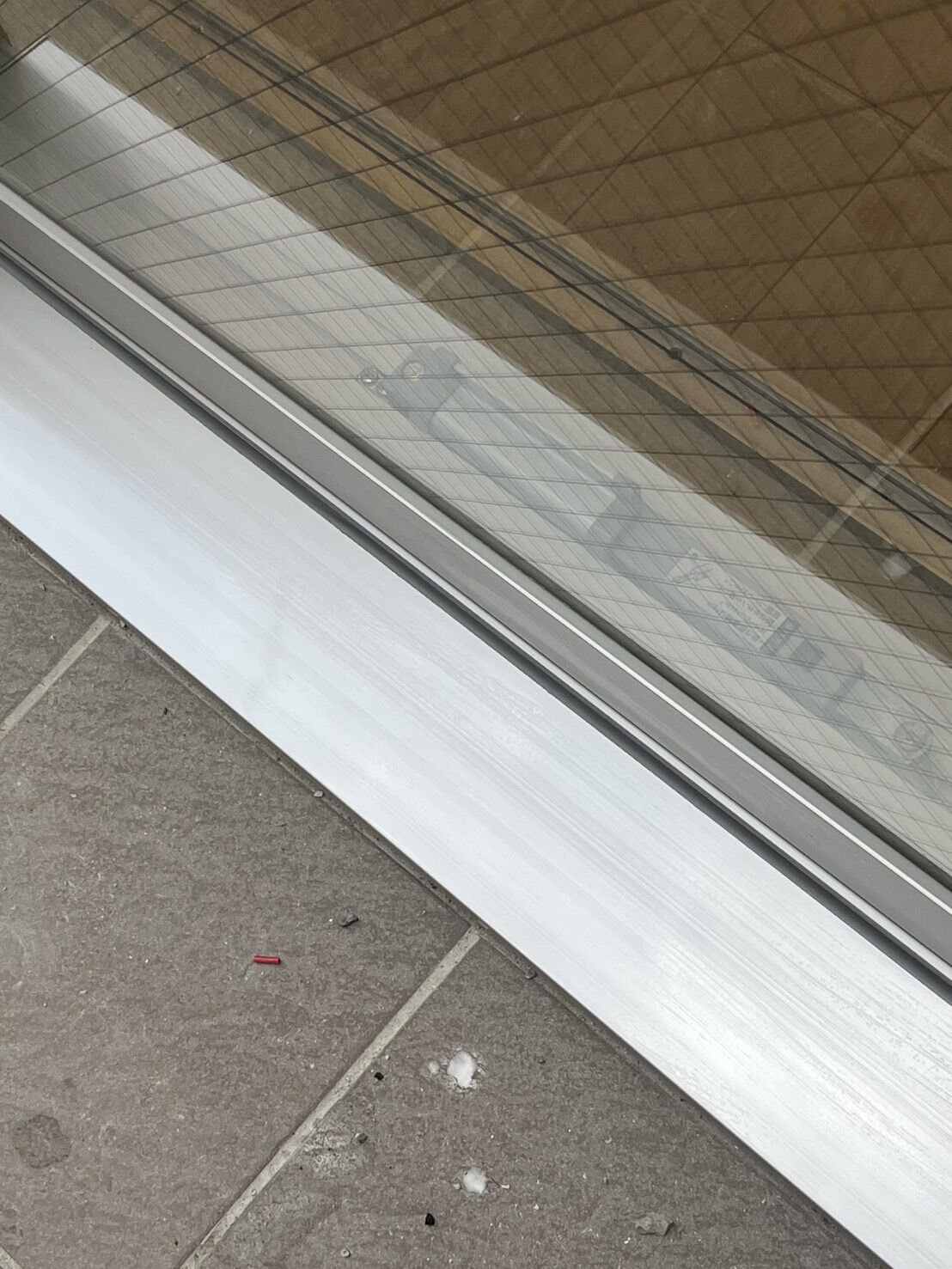 引き続き日本橋現場にてハウスクリーニングを行いました