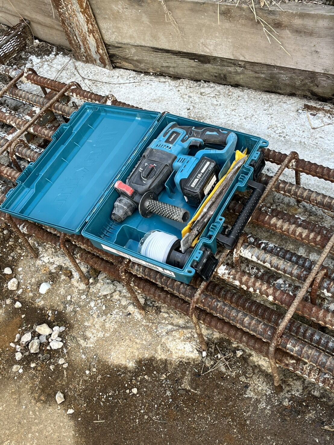 東京都墨田区の新築マンションにてコンクリート除去作業を行いました