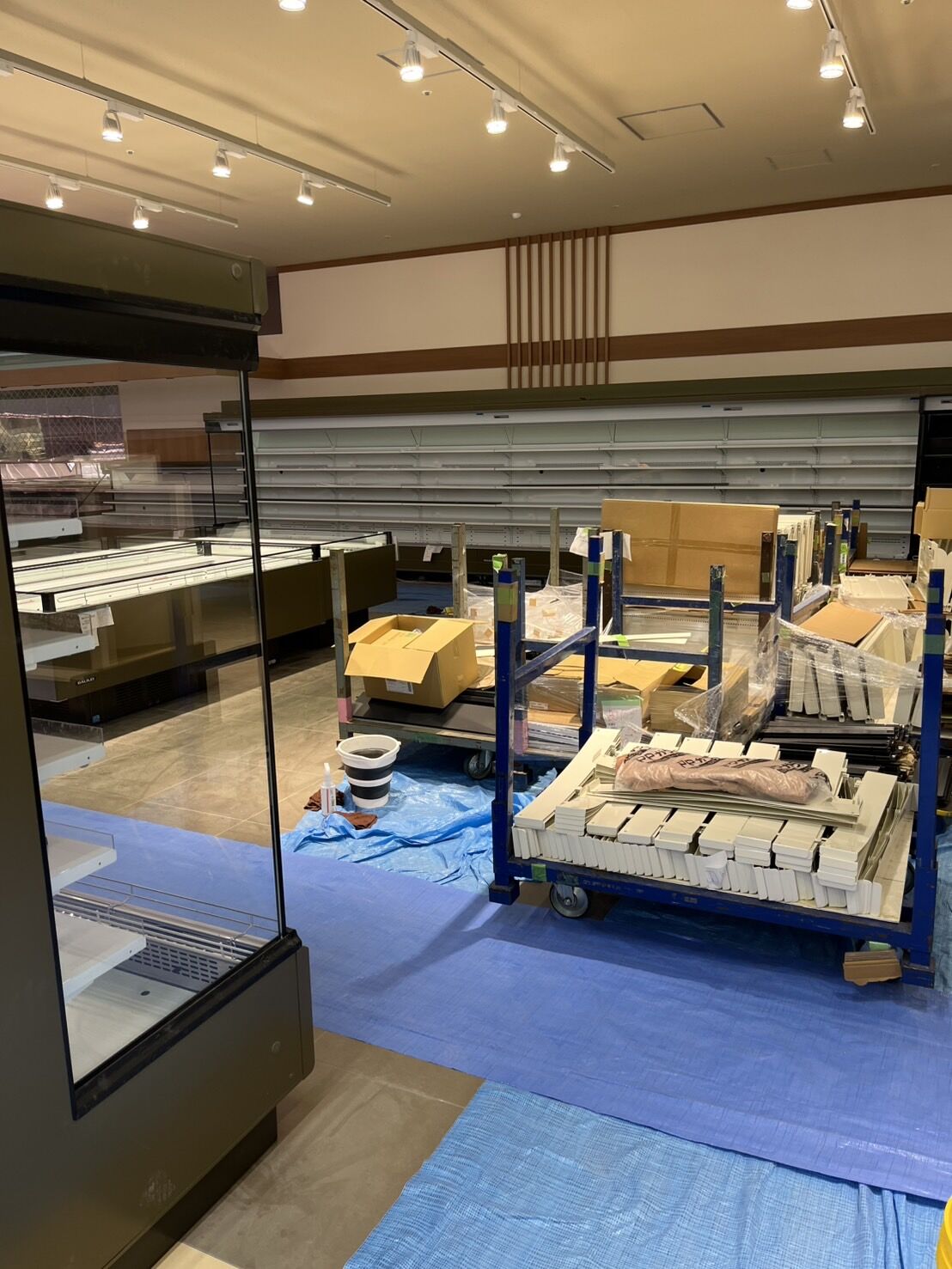 千葉県某大手スーパー新店舗開店前にクリーニングを行いました