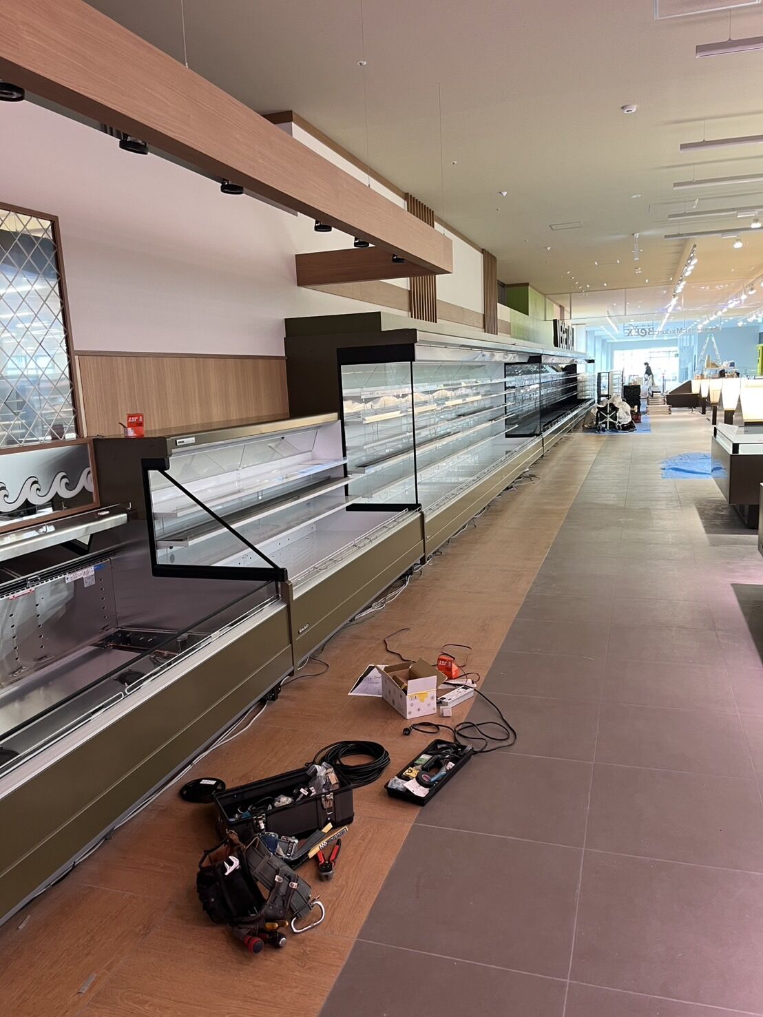 千葉県某大手スーパー新店舗開店前にクリーニングを行いました