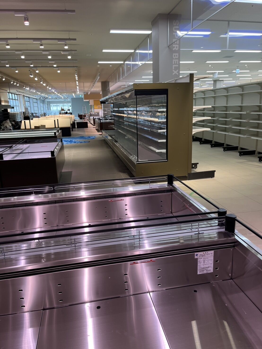 千葉県某大手スーパー新店舗開店前にクリーニングを行いました