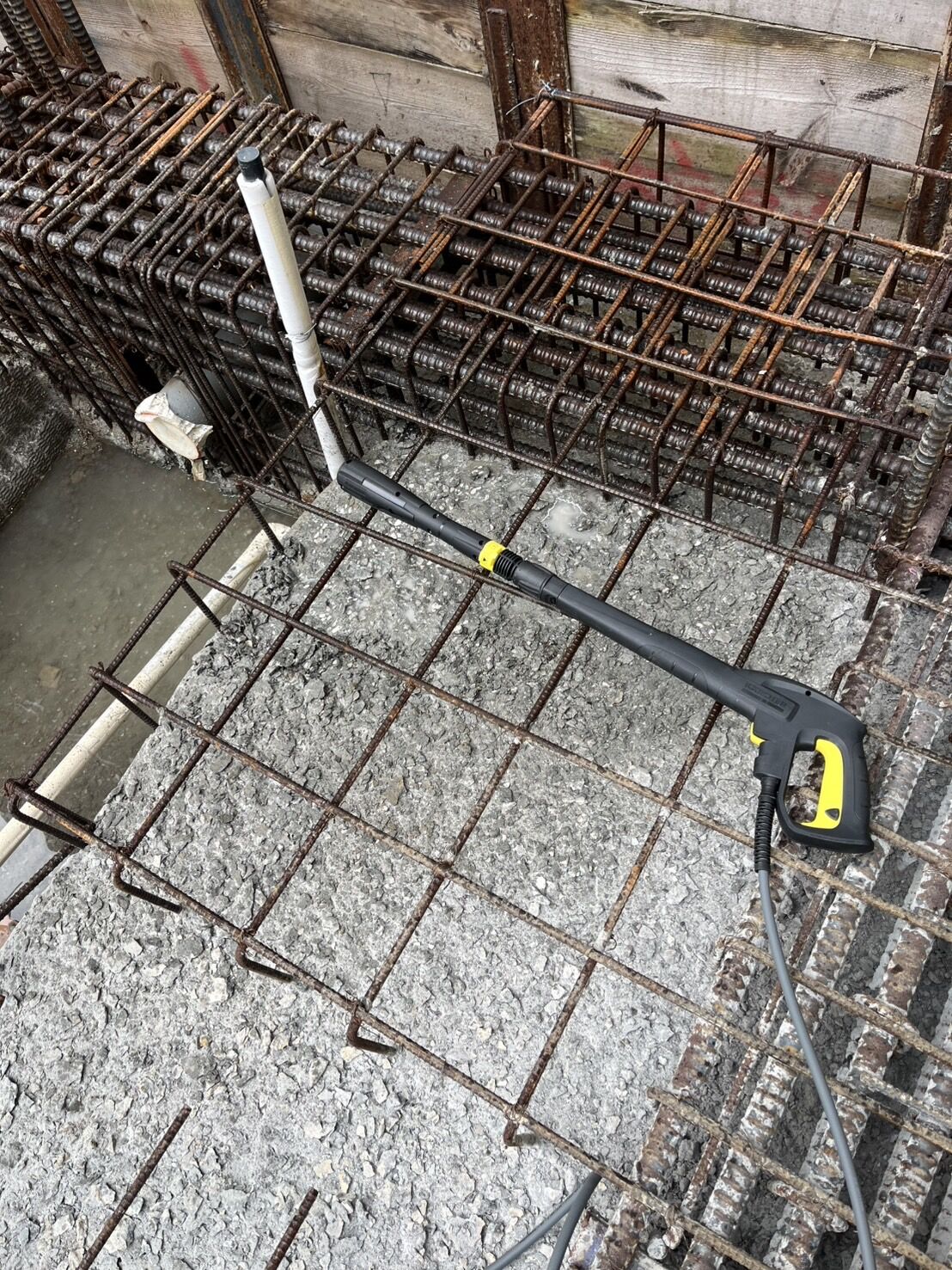 東京都墨田区の新築マンションにてコンクリート除去作業を行いました