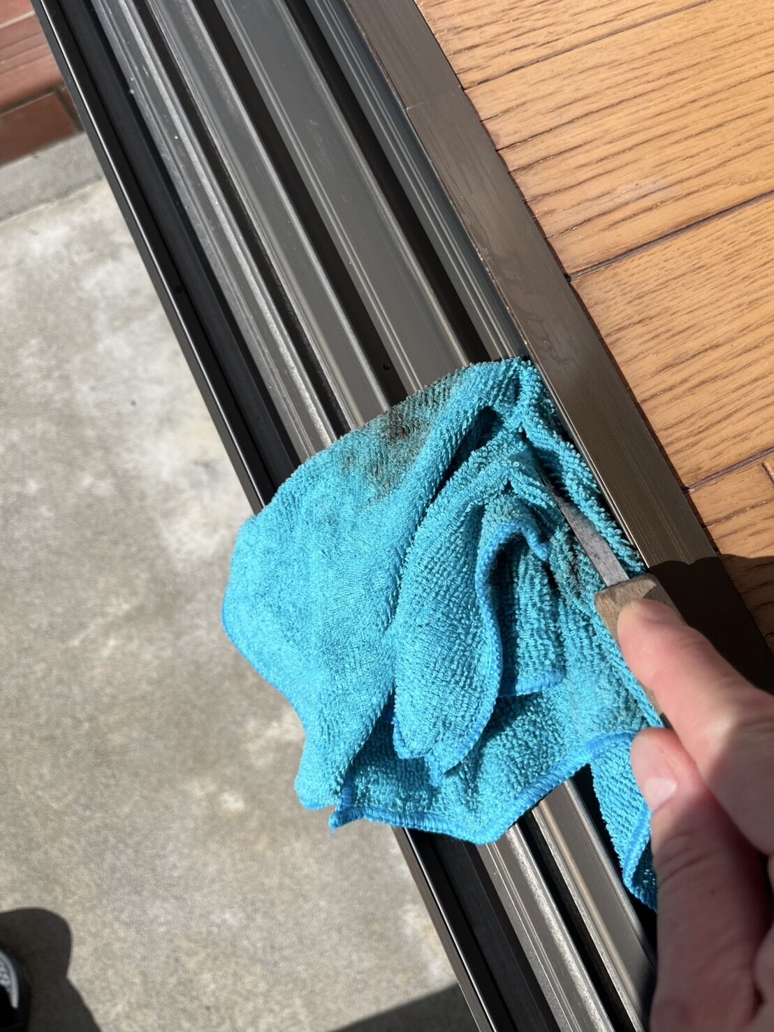 埼玉の戸建てガラスサッシ清掃を行いました