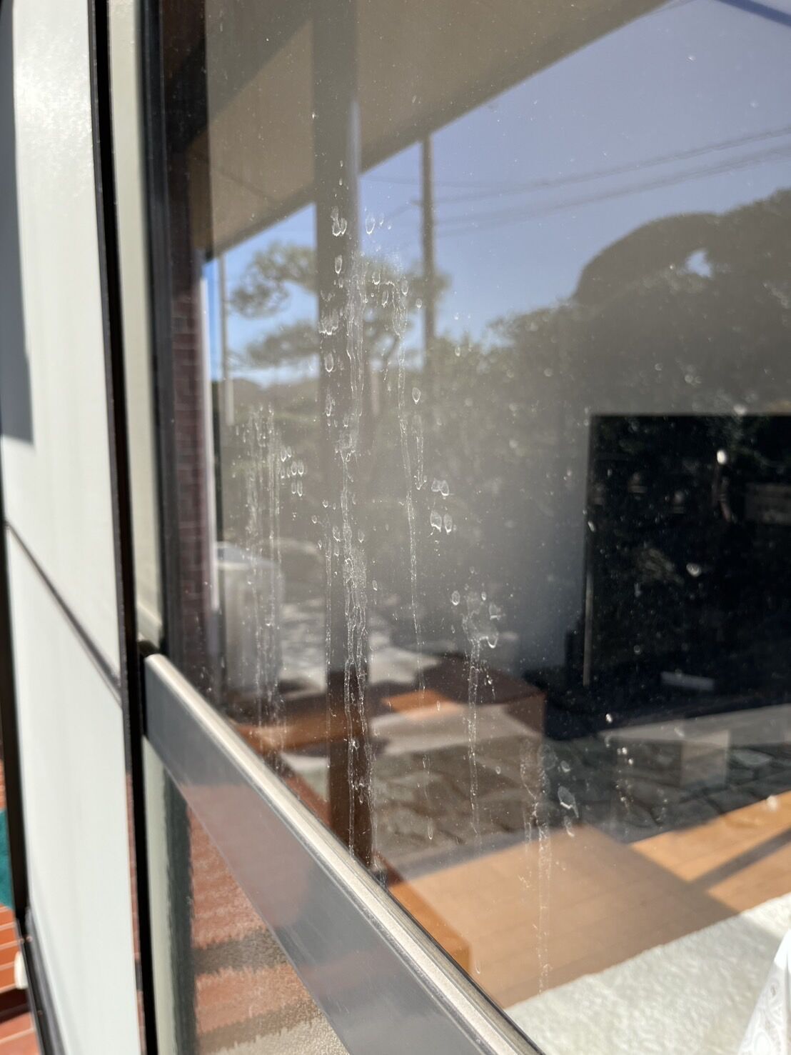 埼玉の戸建てガラスサッシ清掃を行いました