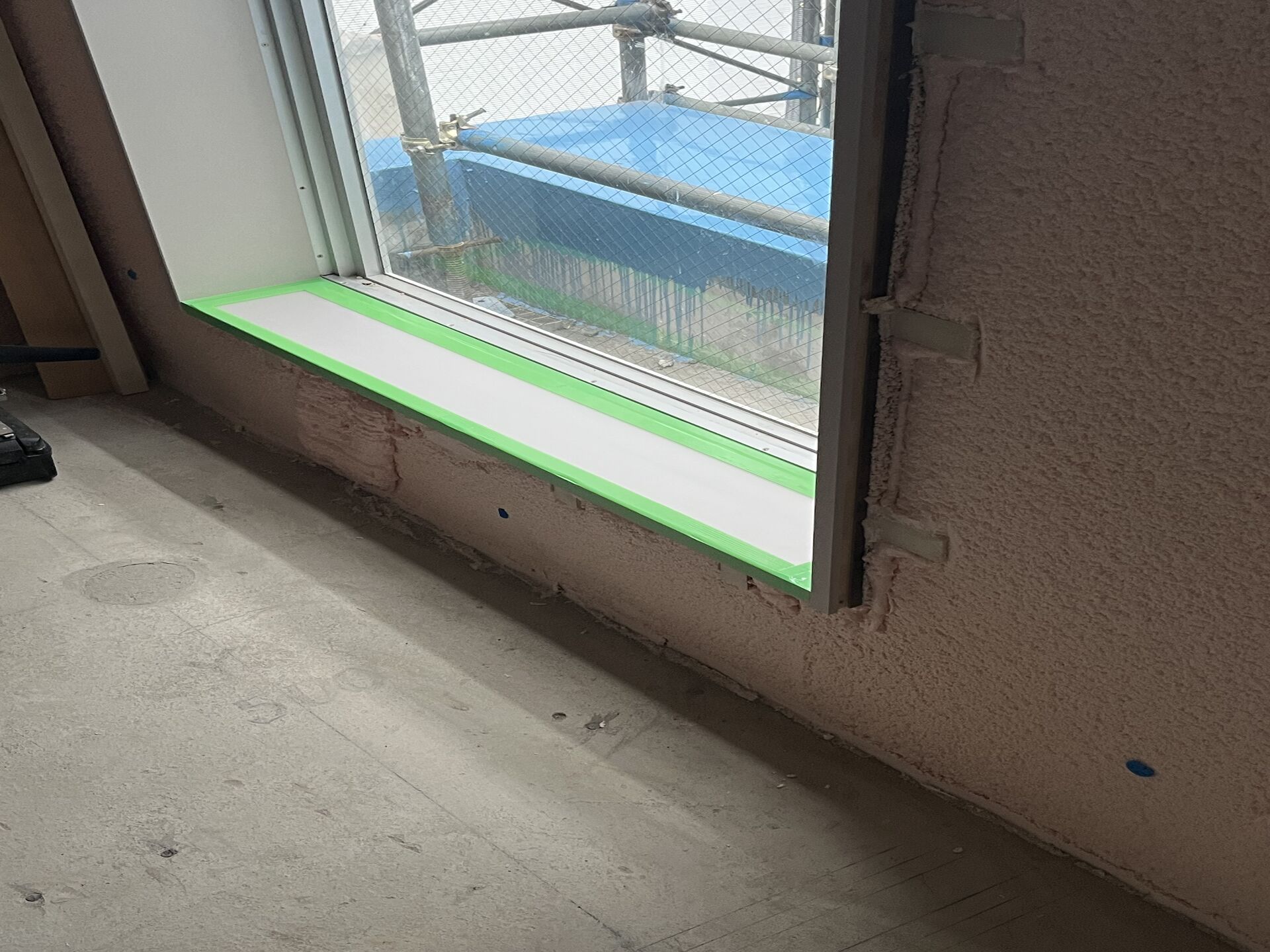 東京都豊島区マンションにて額縁養生を行いました