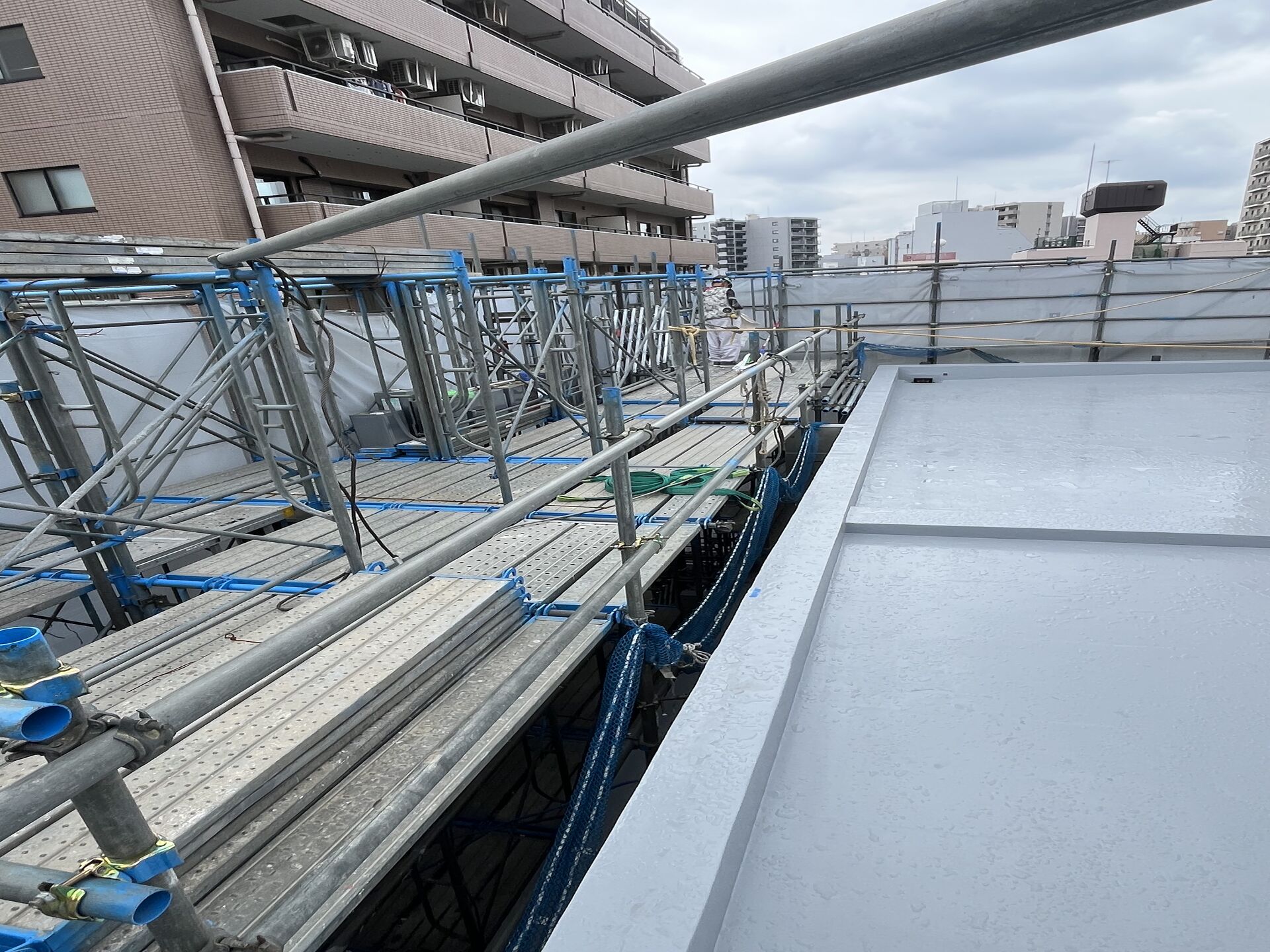 東京都豊島区マンションにてガラス・サッシのクリーニングを行いました
