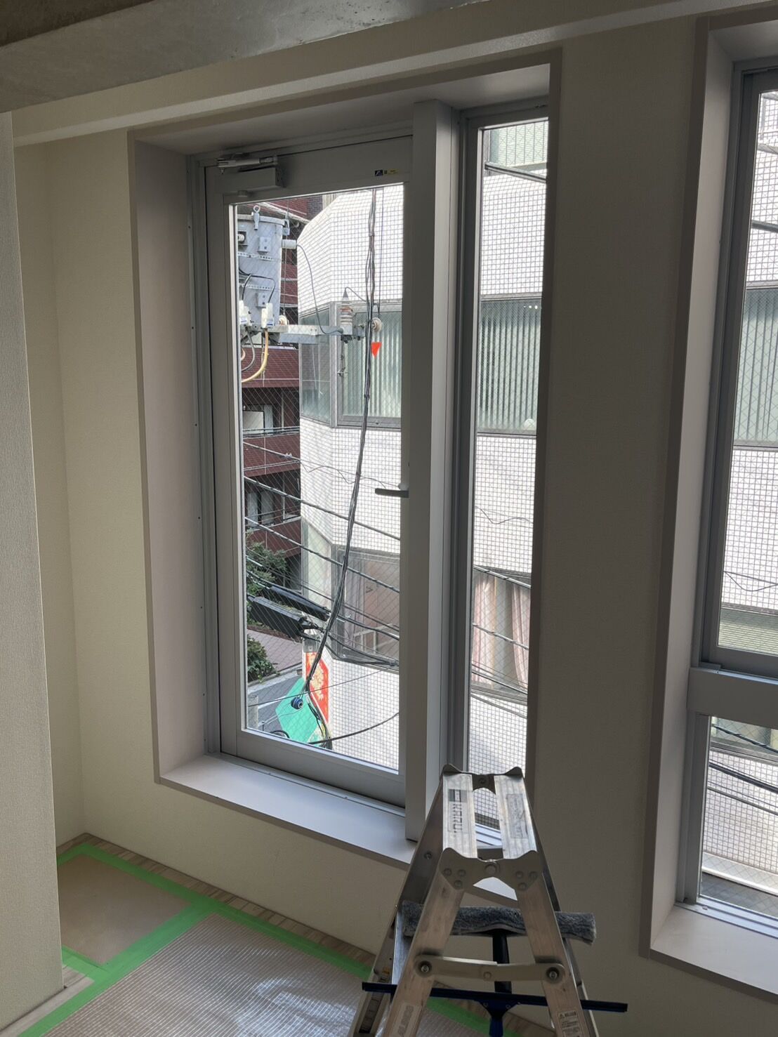 東京都豊島区のマンションにてガラス・サッシのクリーニングを行いました