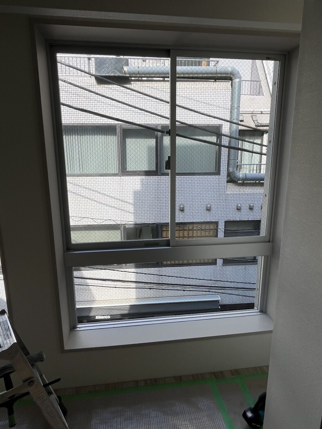 東京都豊島区のマンションにてガラス・サッシのクリーニングを行いました