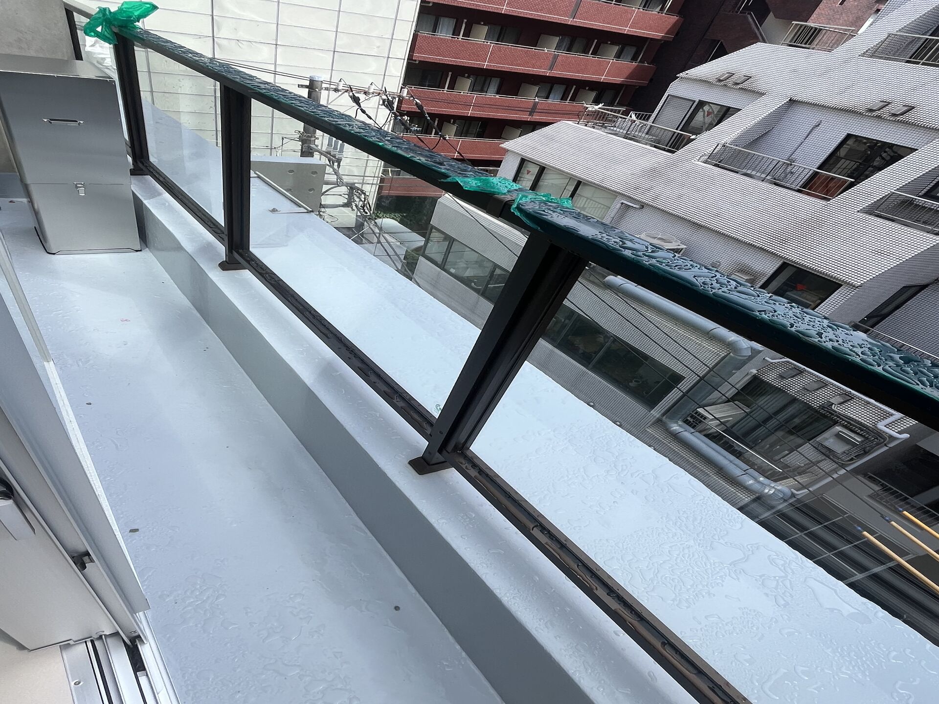 東京都豊島区のマンションにてガラス・サッシのクリーニングを行いました