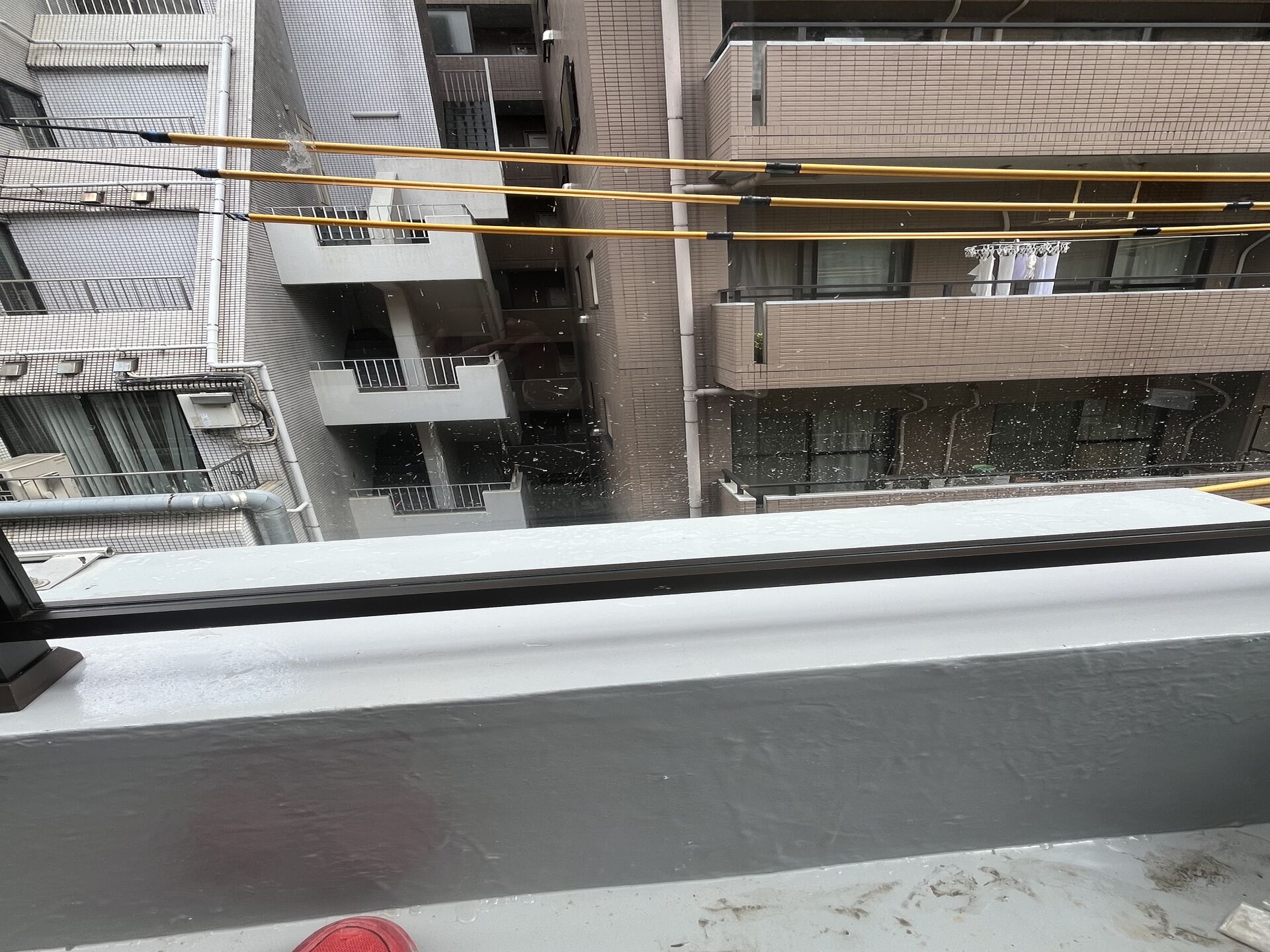 東京都豊島区のマンションにてガラス・サッシのクリーニングを行いました