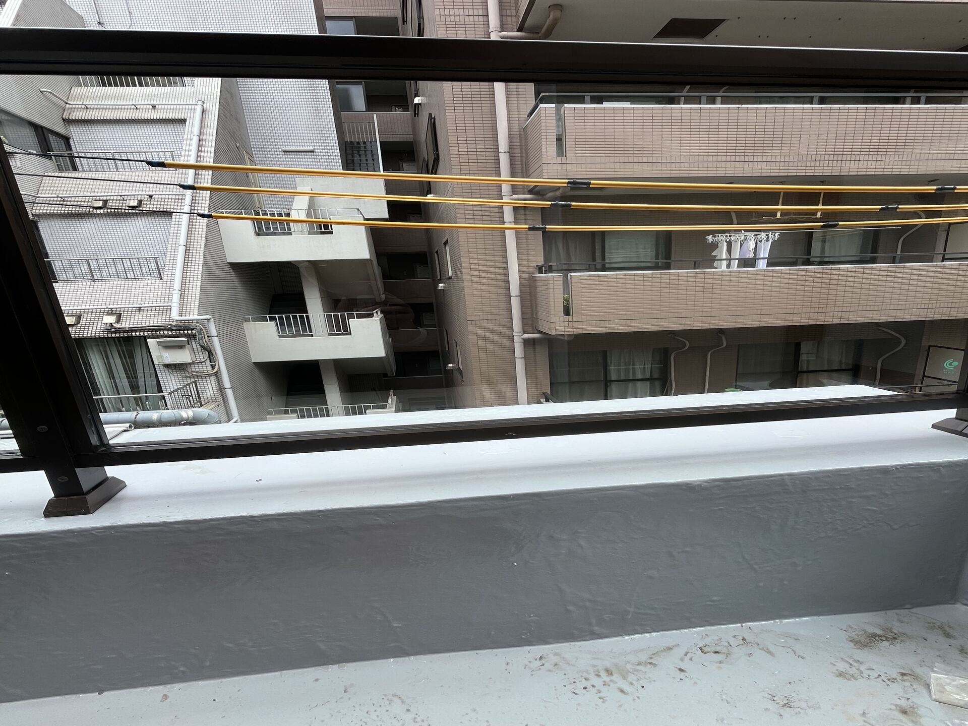 東京都豊島区のマンションにてガラス・サッシのクリーニングを行いました