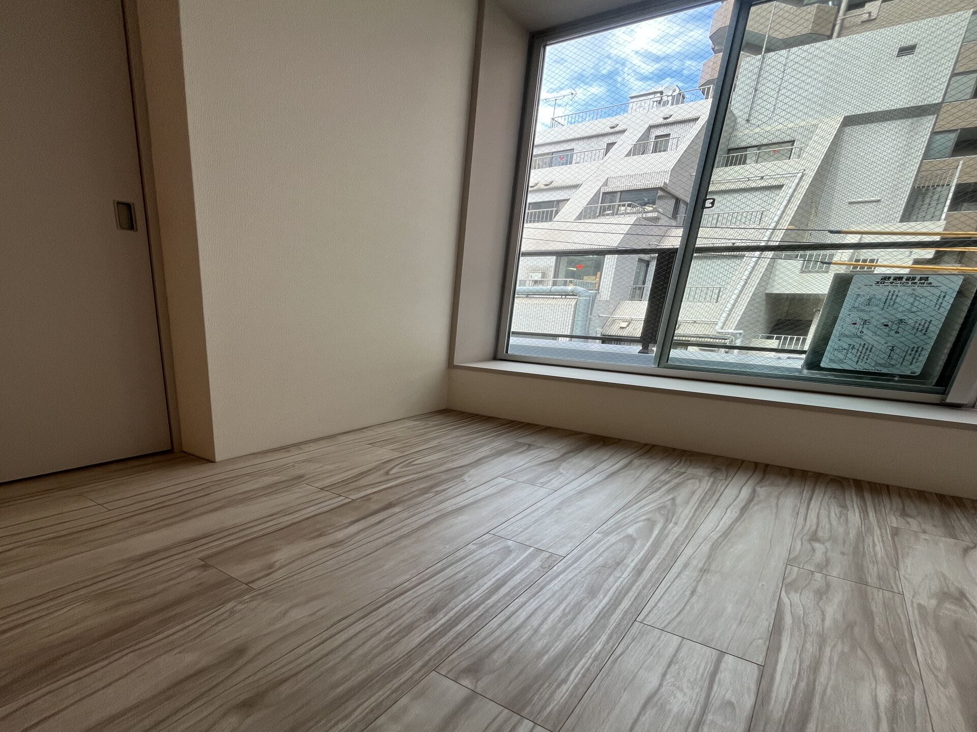 東京都豊島区のマンションにてアンカー打ちとクリーニングを行いました