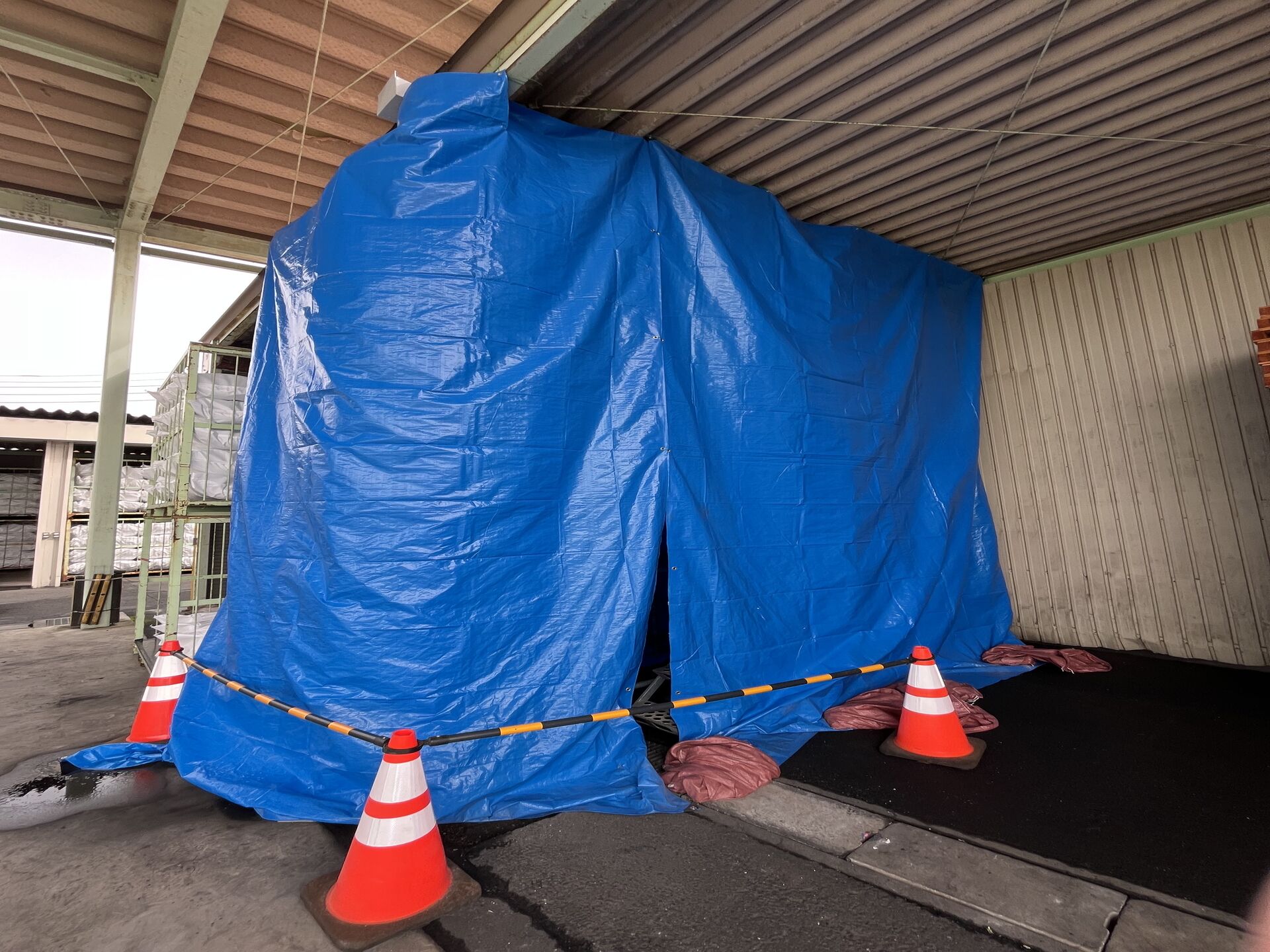 千葉県野田市内の工場にて養生撤去作業を行いました