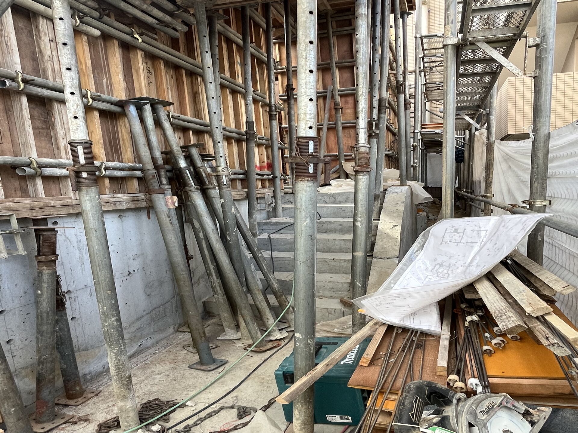 東京都江東区のマンション現場にて雑工事