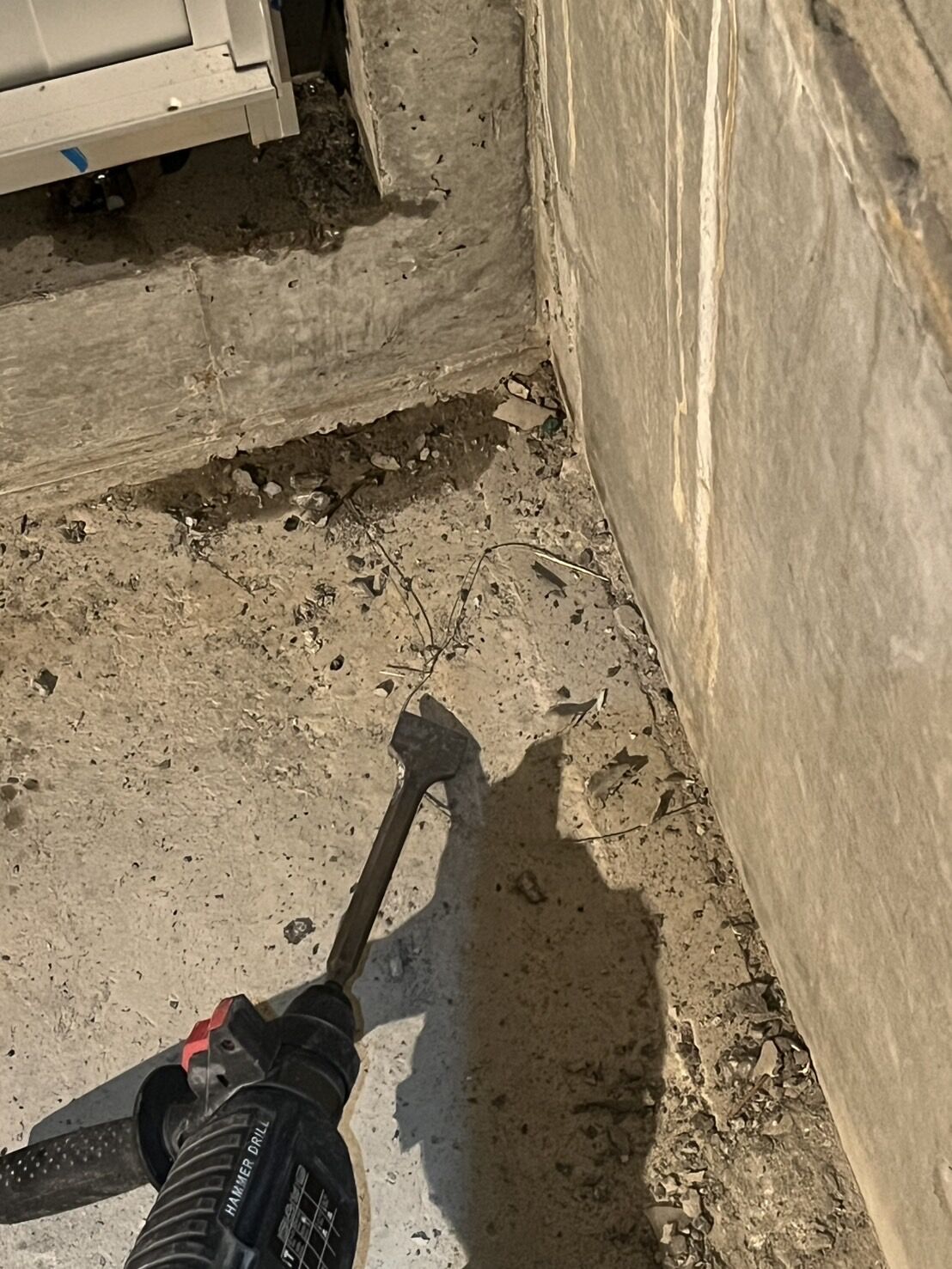 東京都日本橋現場にて切りつけハツリケレンの作業でお伺いしました