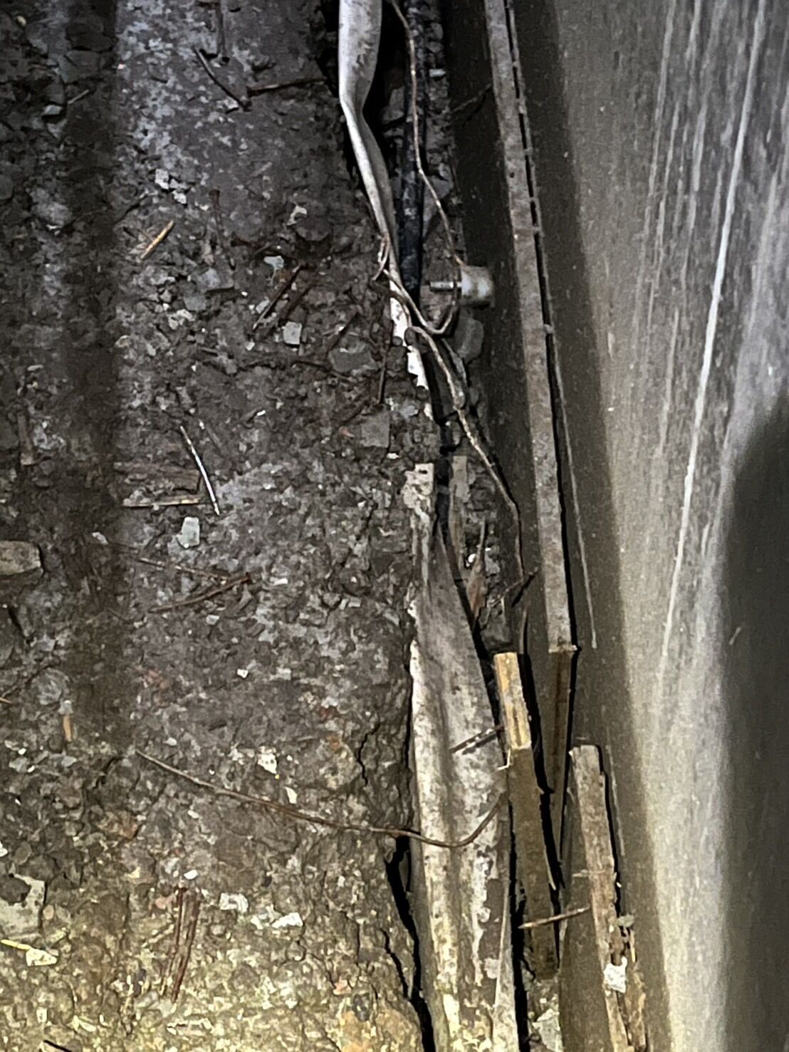 東京都日本橋で基礎の仮枠解体を行いました
