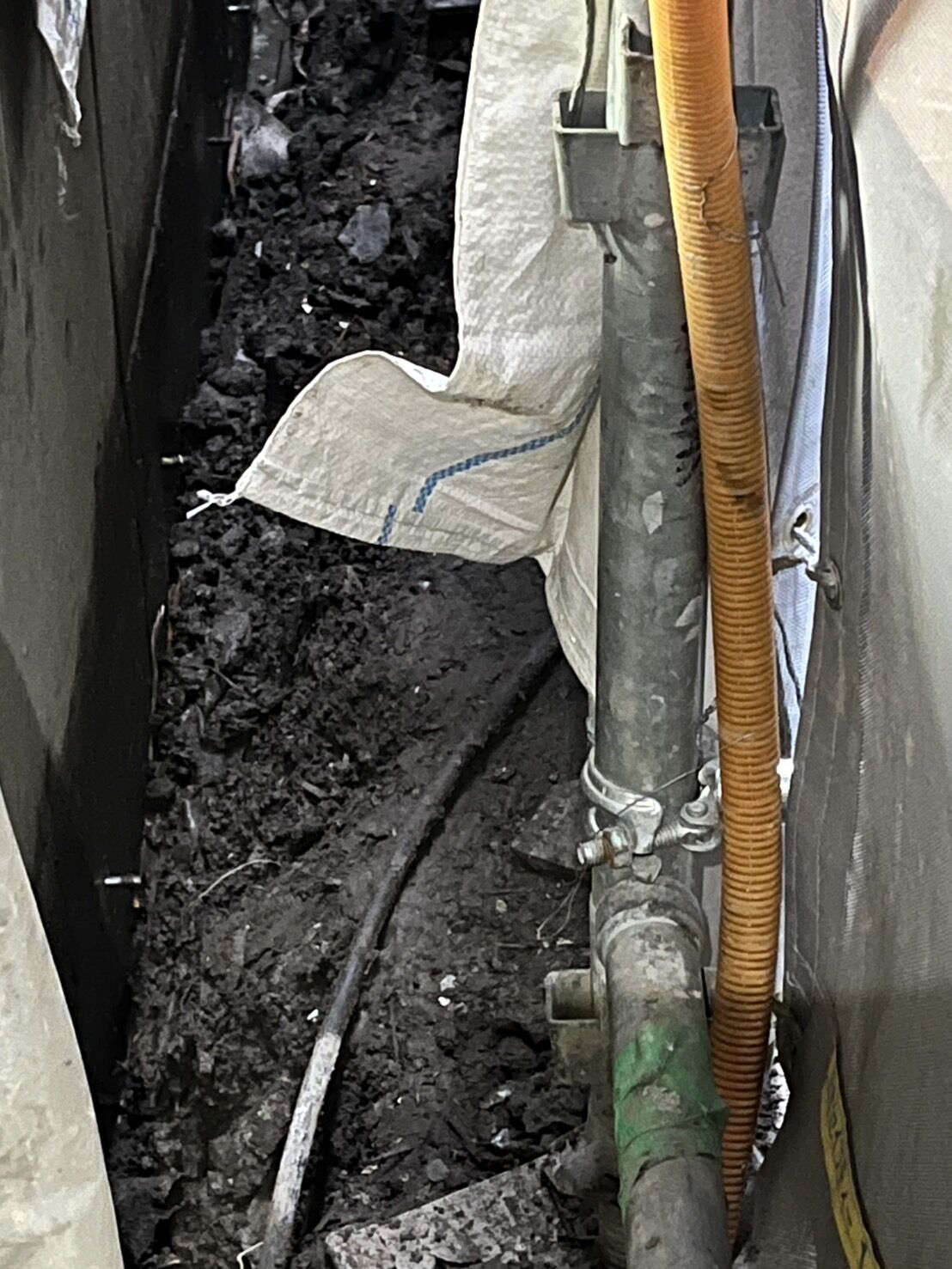 東京都日本橋で基礎の仮枠解体を行いました