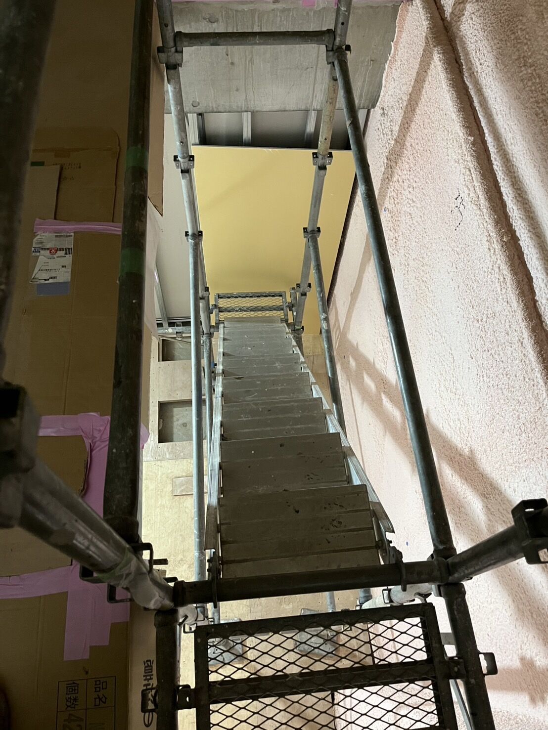 日本橋現場では階段復旧作業を行いました