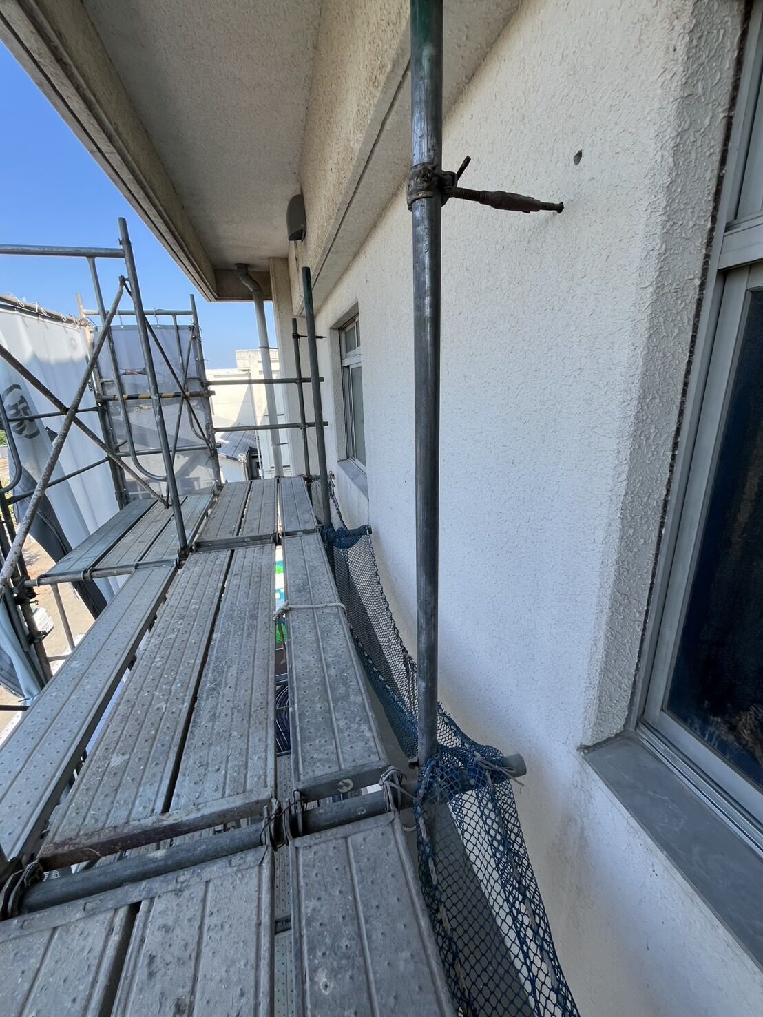千葉県内の役所現場に材料搬入と、千葉県内の中学校一部改修工事の現場へお伺いしました