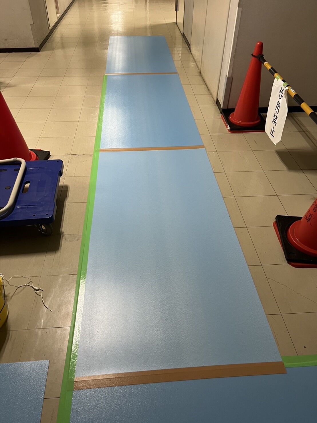千葉県内役所現場にて床養生をおこないました