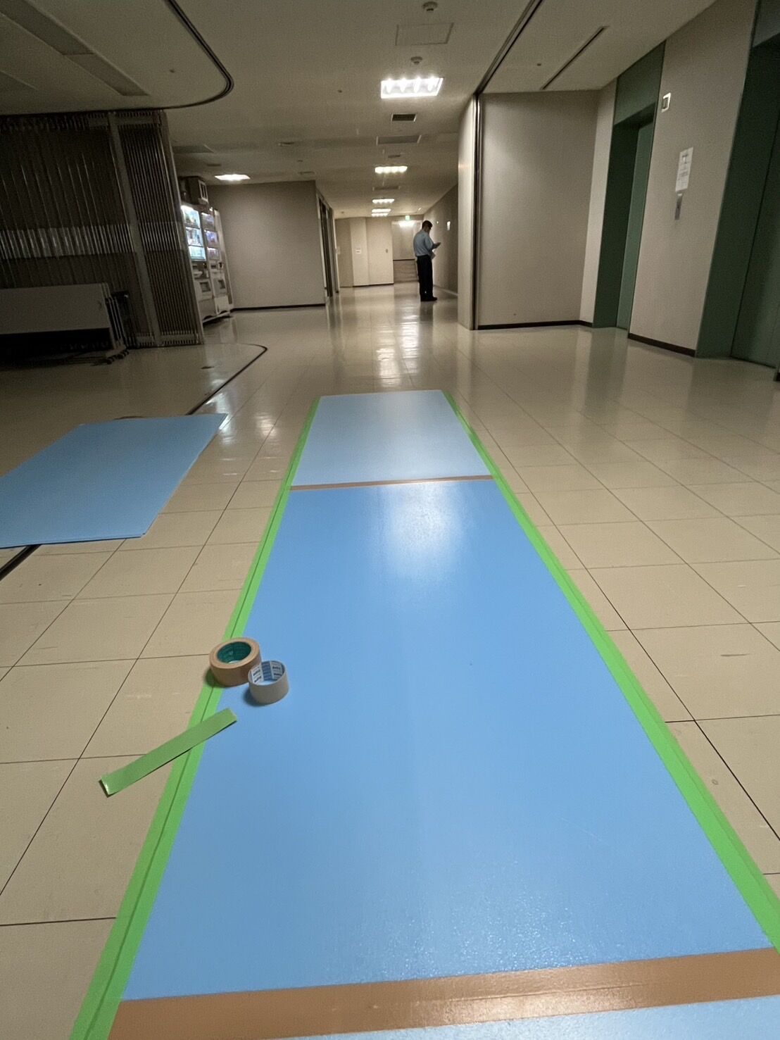 千葉県内役所現場にて床養生をおこないました